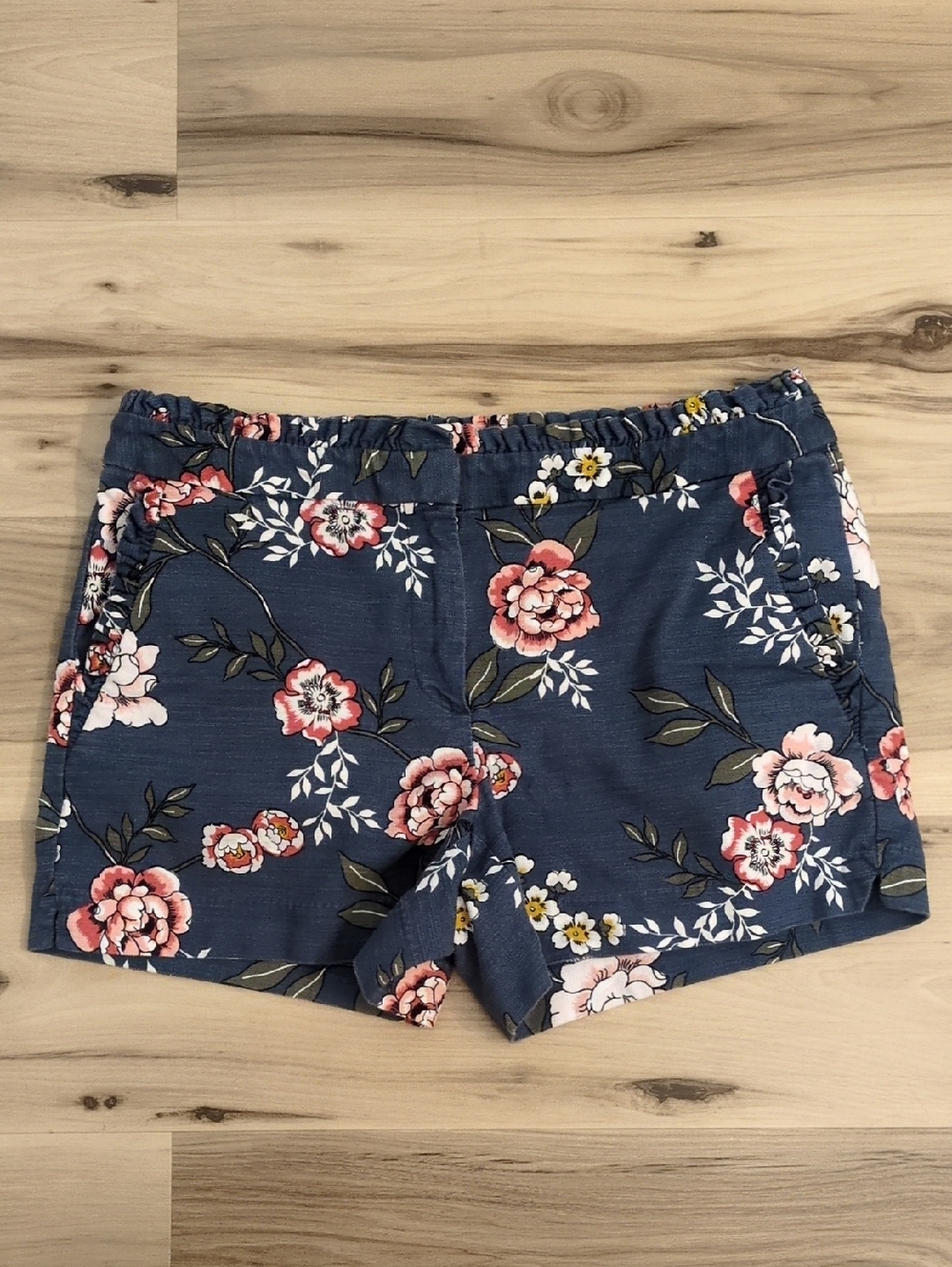 EUC Ann Taylor Floral Shorts Size 6